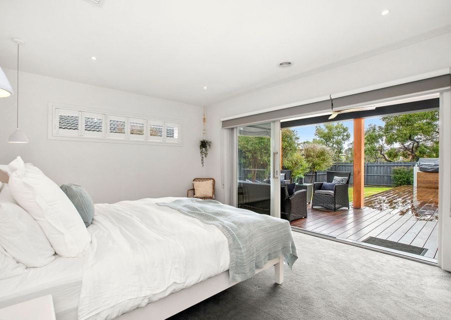 Master with ensuite - king bed and access to the decked entertainment area 