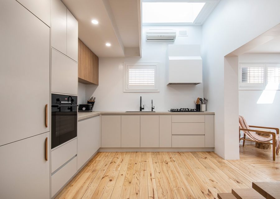 Fully renovated kitchen with air conditioning 