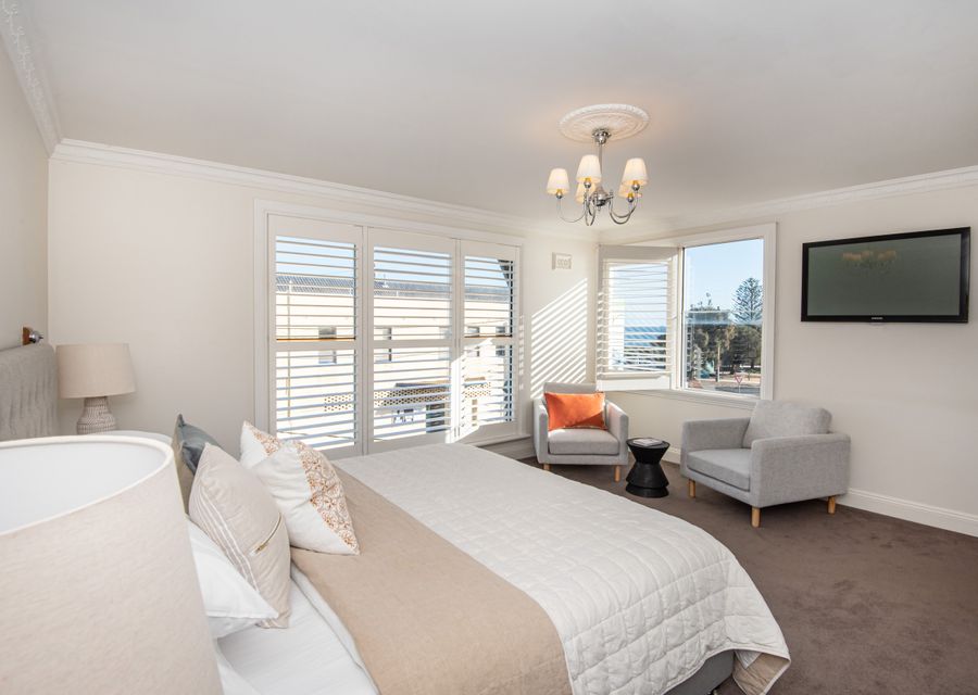 Master with bay views, king bed and smart tv 
