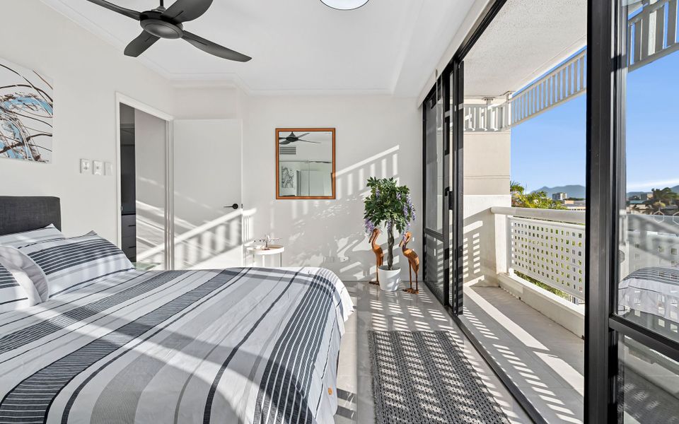 Rydges Plaza Esplanade 54 with stunning ocean views