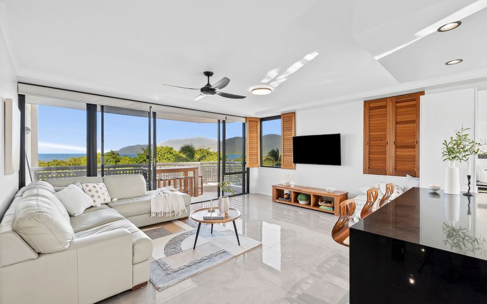 Rydges Plaza Esplanade 54 with stunning ocean views