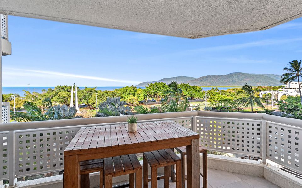 Rydges Plaza Esplanade 54 with stunning ocean views