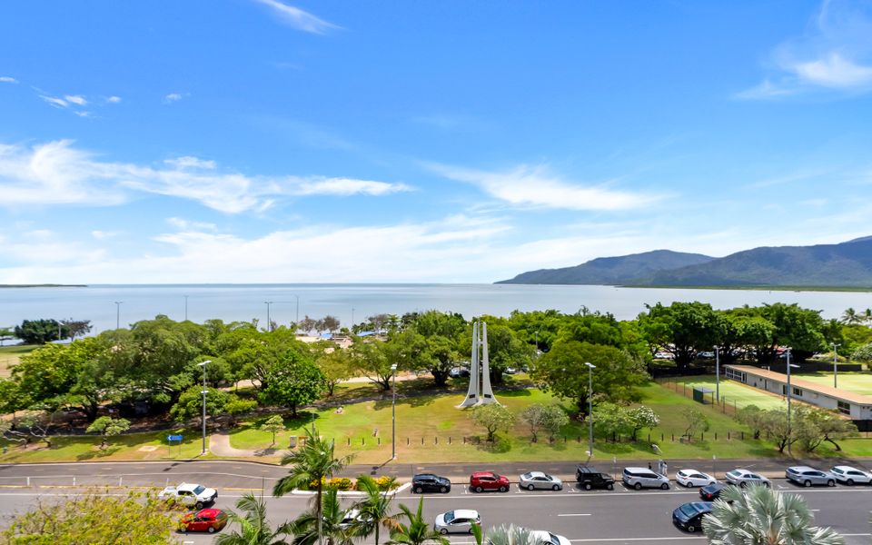 Rydges Plaza Esplanade 54 with stunning ocean views