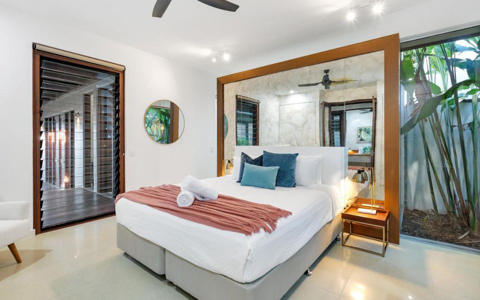 Pura Palm Cove – Two luxury Balinese villas