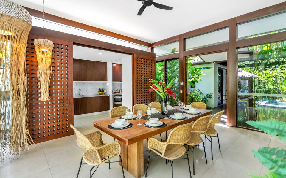 Pura Palm Cove – Two luxury Balinese villas