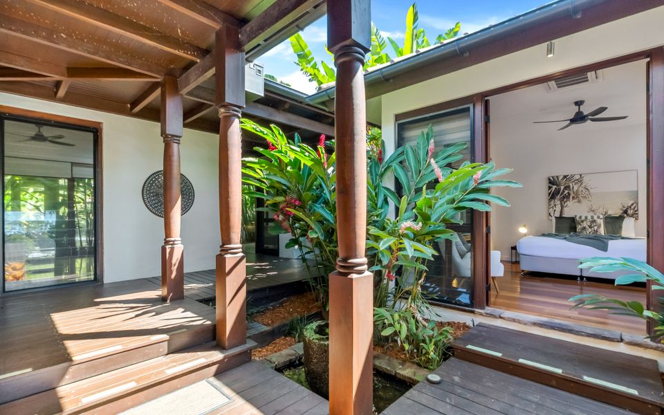 Pura Palm Cove – Two luxury Balinese villas