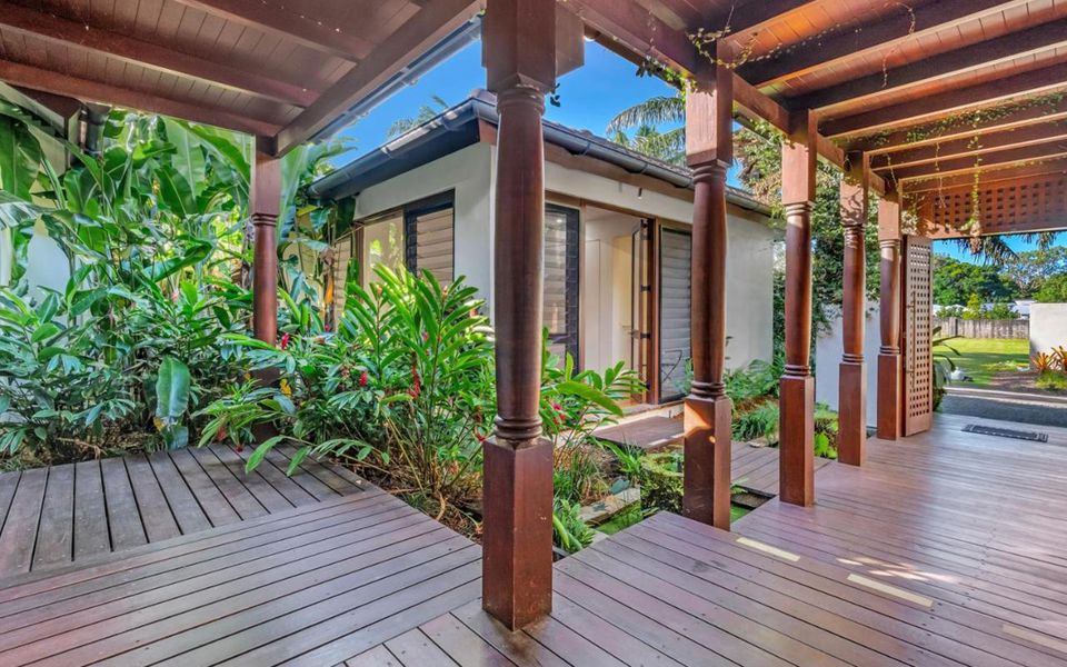 Pura Palm Cove – Two luxury Balinese villas
