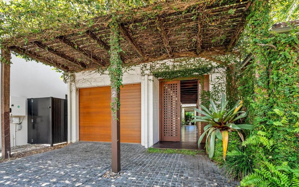 Pura Palm Cove – Two luxury Balinese villas