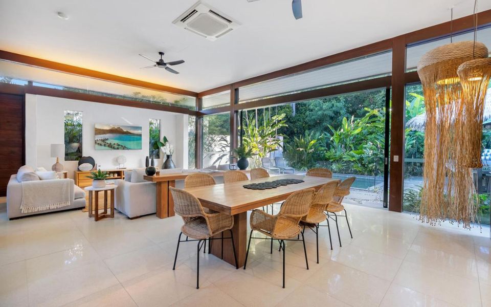 Pura Palm Cove – Two luxury Balinese villas