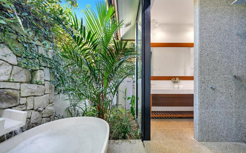 Pura Palm Cove – Two luxury Balinese villas