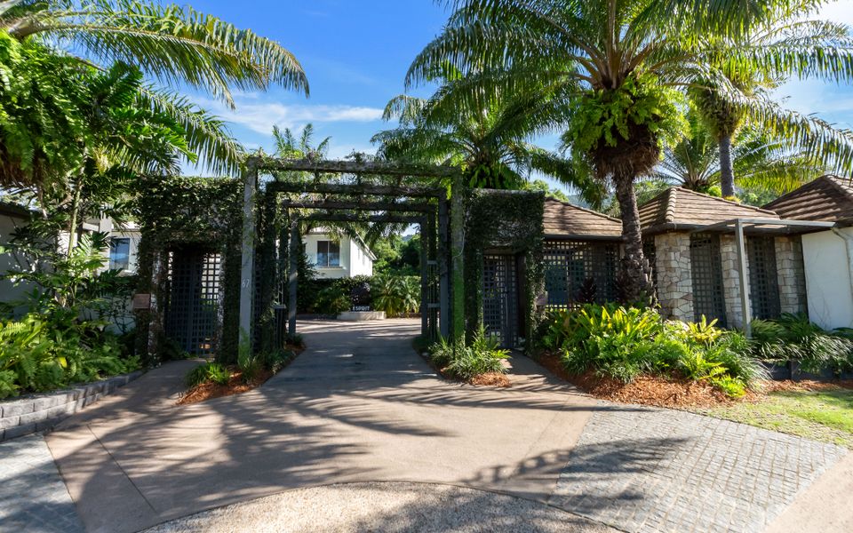 Pura Palm Cove – Two luxury Balinese villas