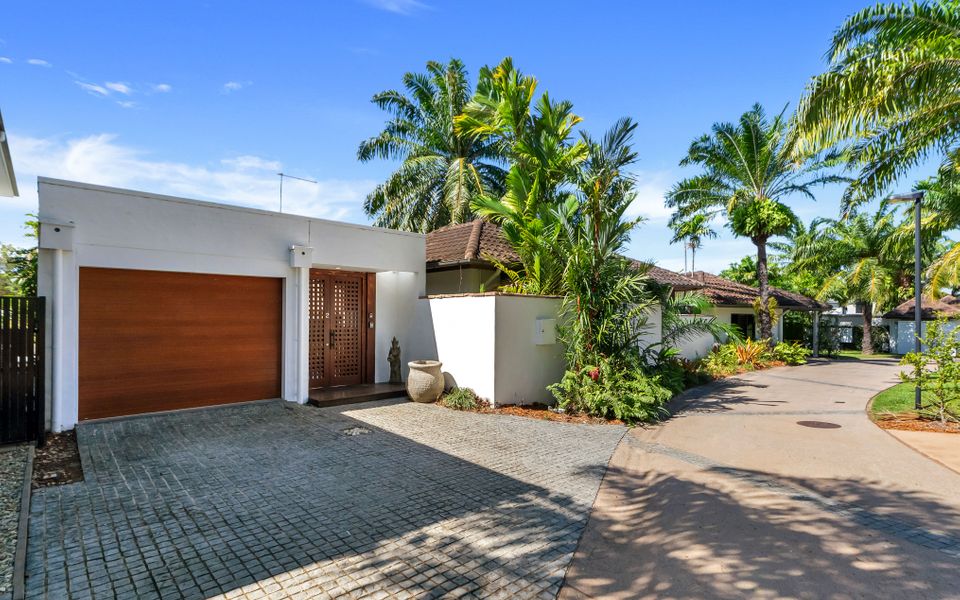 Pura Palm Cove – Two luxury Balinese villas