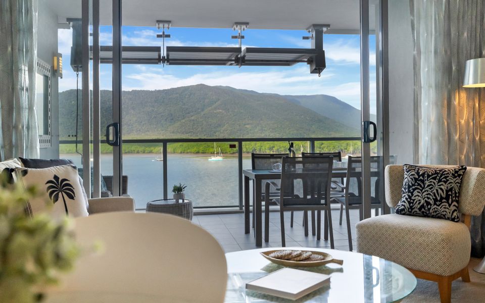 25 Harbour Lights with Magical Water Views