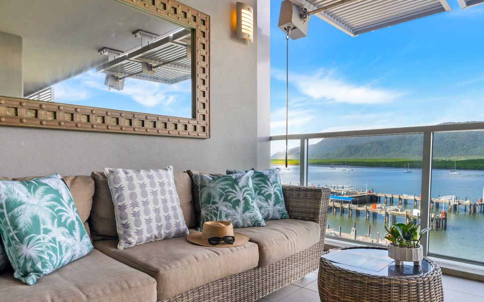 25 Harbour Lights with Magical Water Views