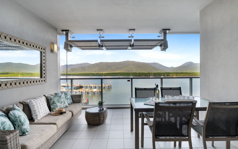 25 Harbour Lights with Magical Water Views