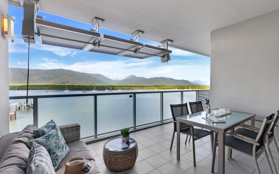 25 Harbour Lights with Magical Water Views
