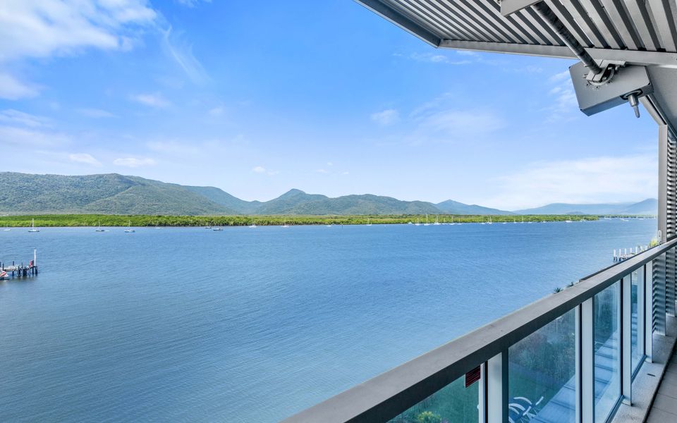 25 Harbour Lights with Magical Water Views
