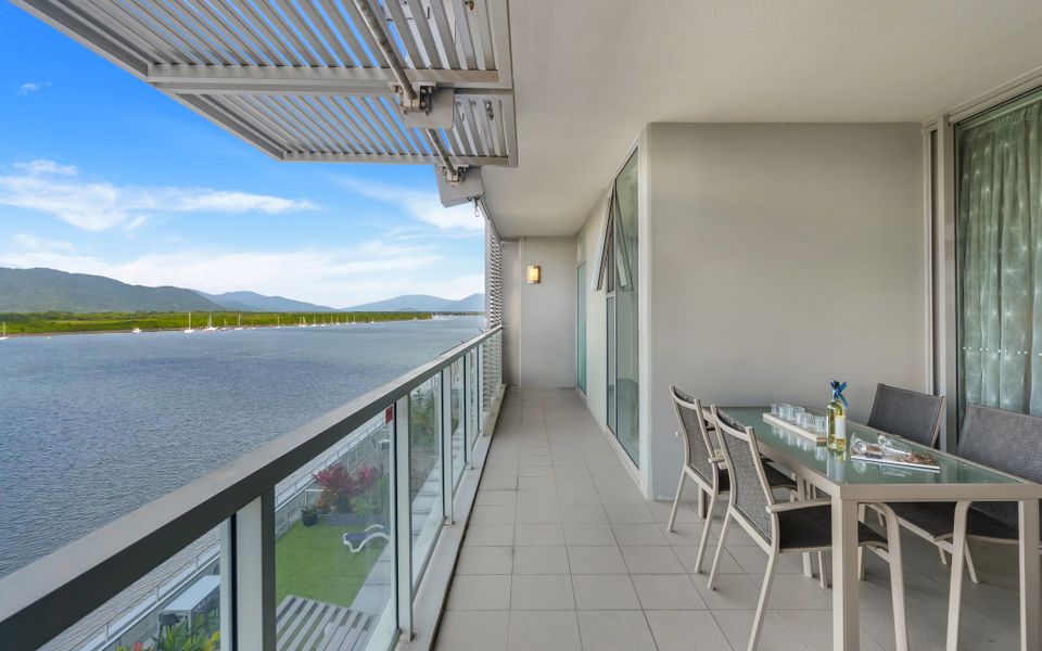25 Harbour Lights with Magical Water Views