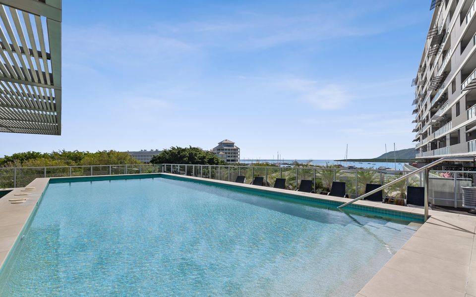 25 Harbour Lights with Magical Water Views