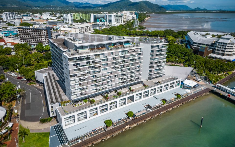 14 Harbour Lights with tranquil ocean views