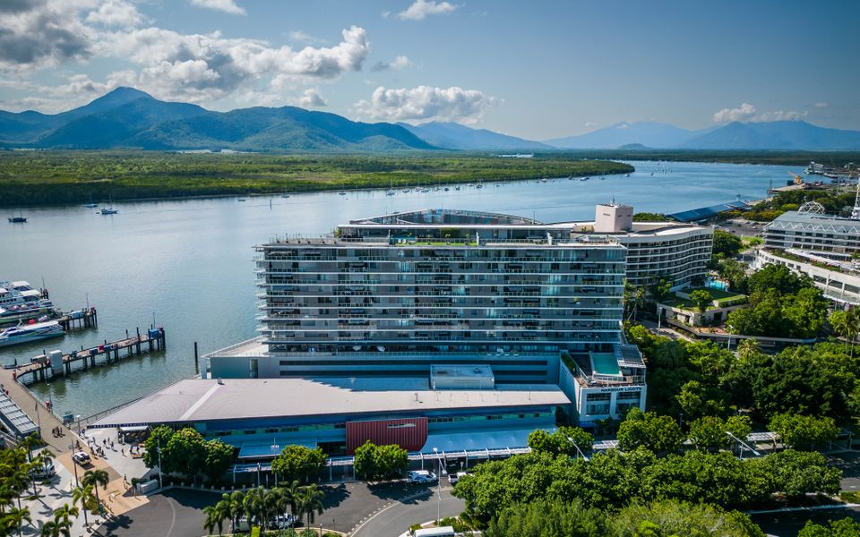 14 Harbour Lights with tranquil ocean views