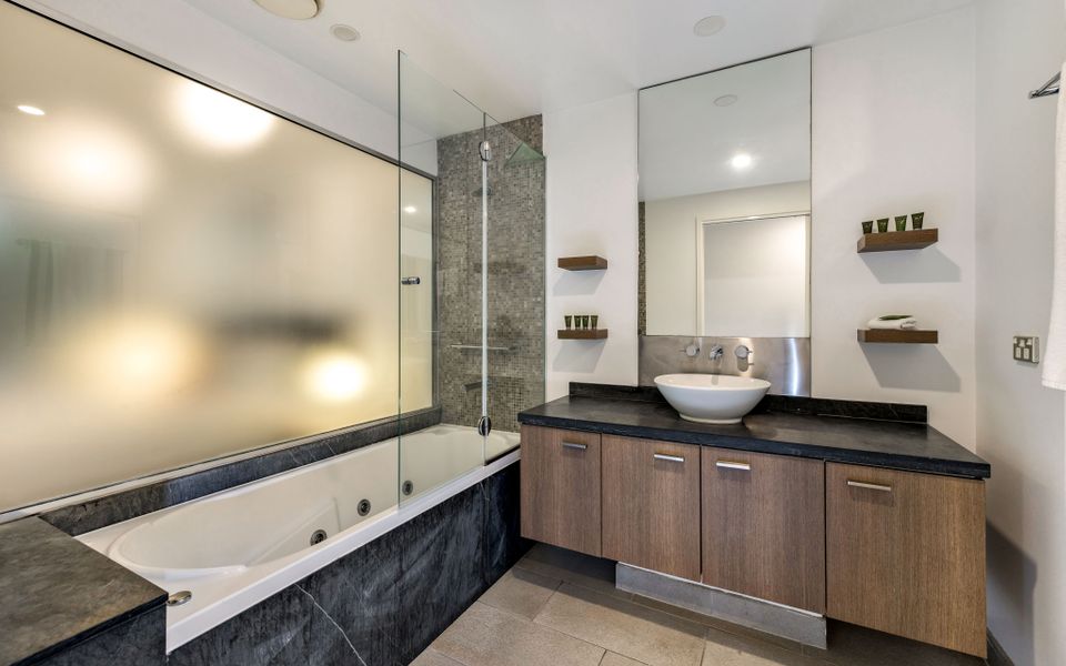 228-229 Luxury Beachfront Resort Pam Cove