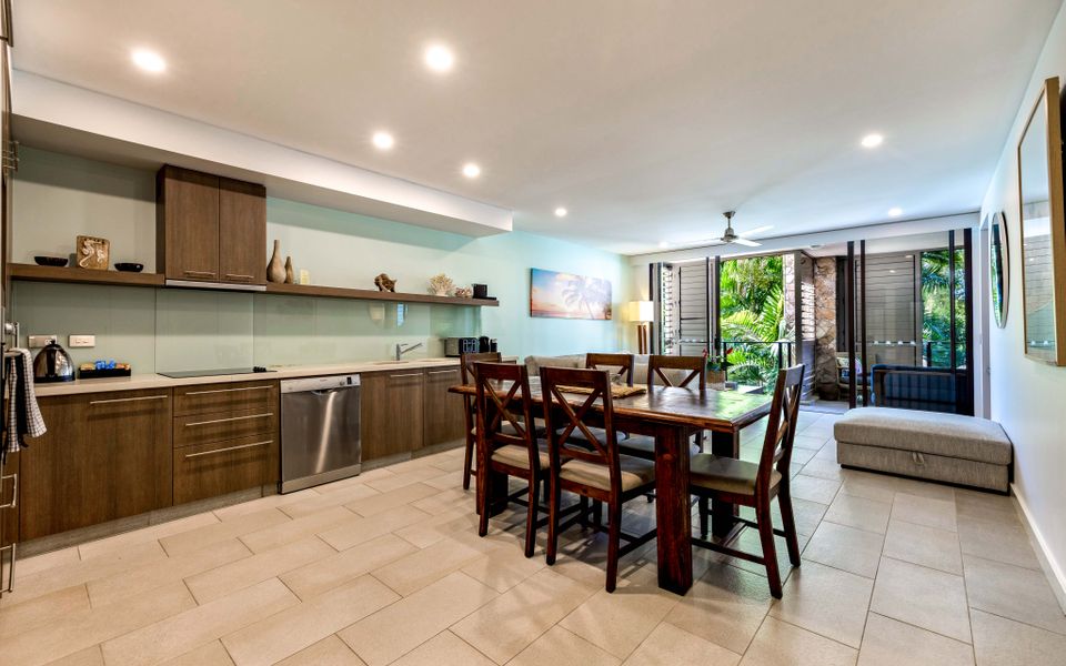 228-229 Luxury Beachfront Resort Pam Cove