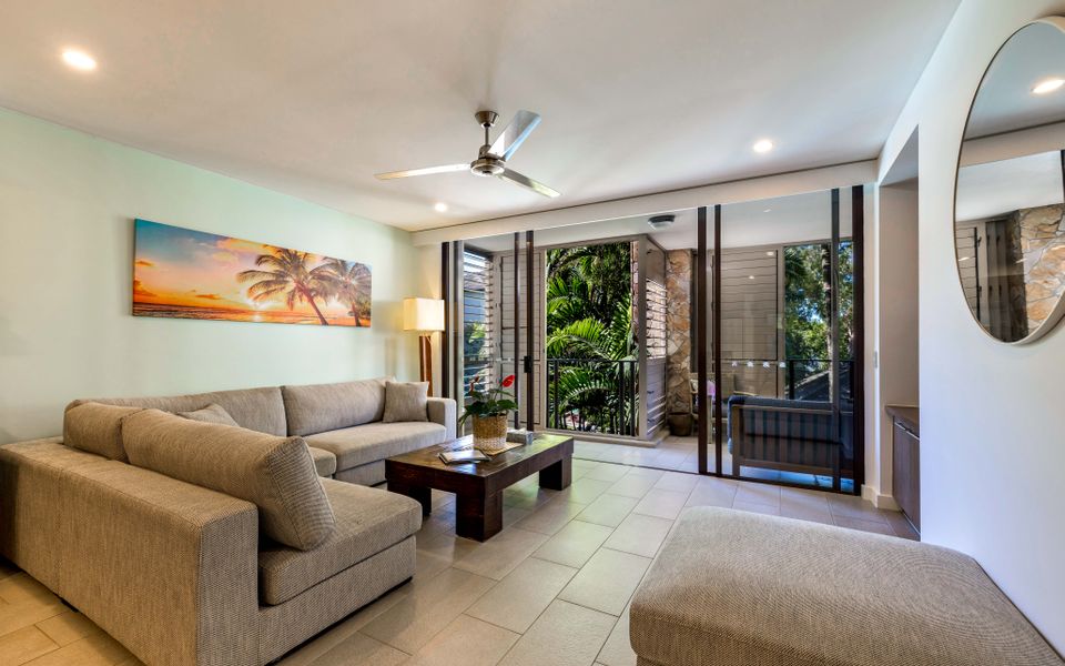 228-229 Luxury Beachfront Resort Pam Cove