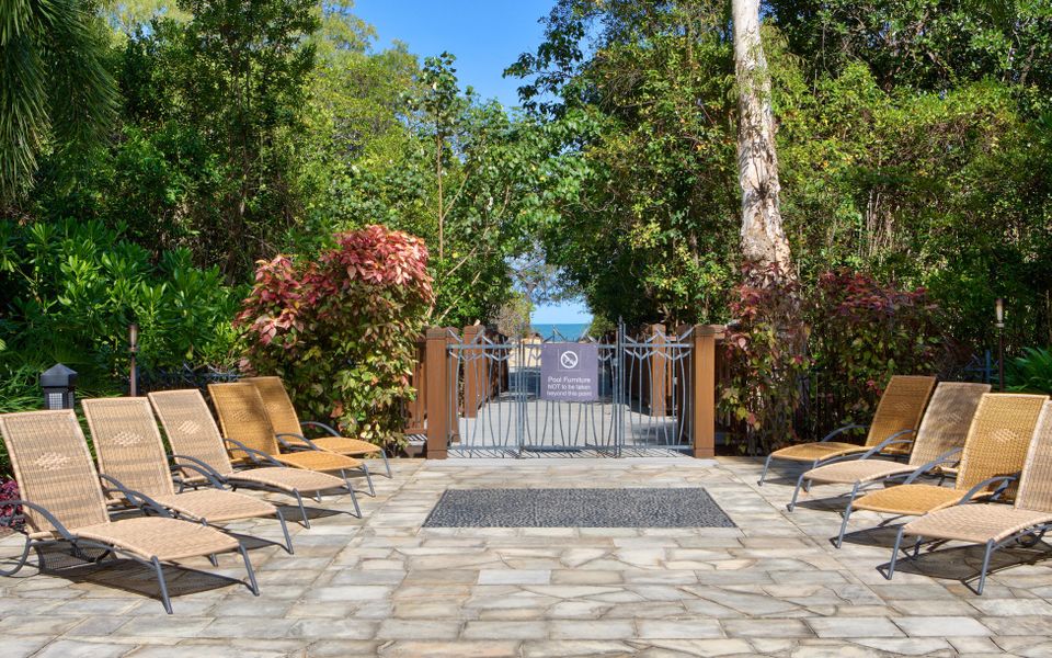 228-229 Luxury Beachfront Resort Pam Cove