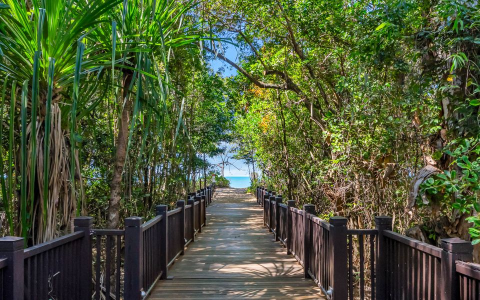 328 Stylish Studio in Beachfront Resort Palm Cove