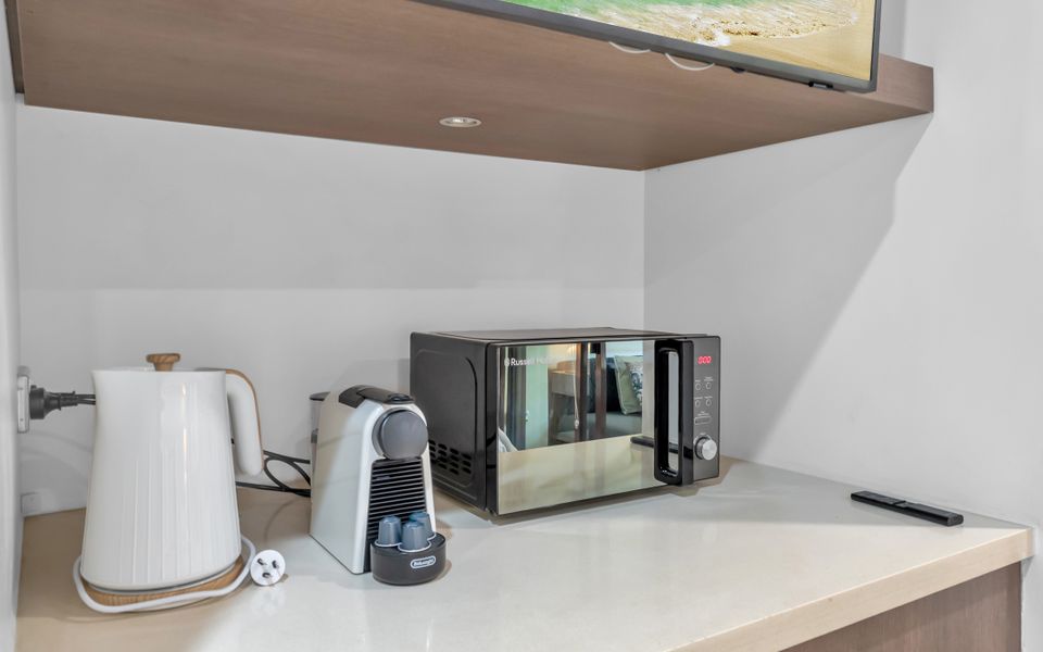 328 Stylish Studio in Beachfront Resort Palm Cove