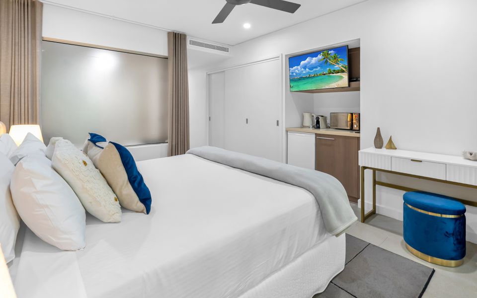 328 Stylish Studio in Beachfront Resort Palm Cove