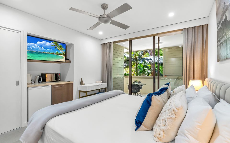 328 Stylish Studio in Beachfront Resort Palm Cove