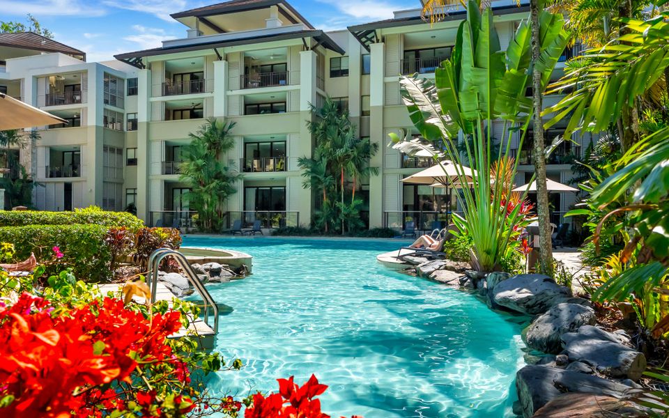 328 Stylish Studio in Beachfront Resort Palm Cove