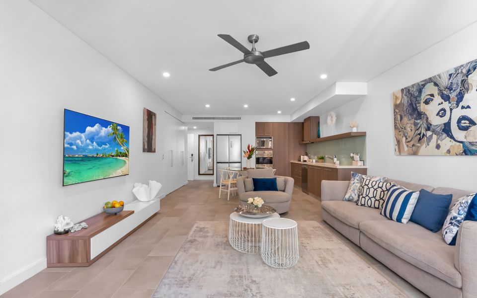 329 Contemporary apartment in Beachfront Resort Palm Cove