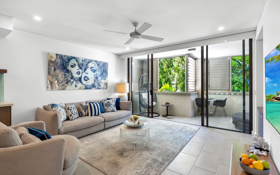 329 Contemporary apartment in Beachfront Resort Palm Cove