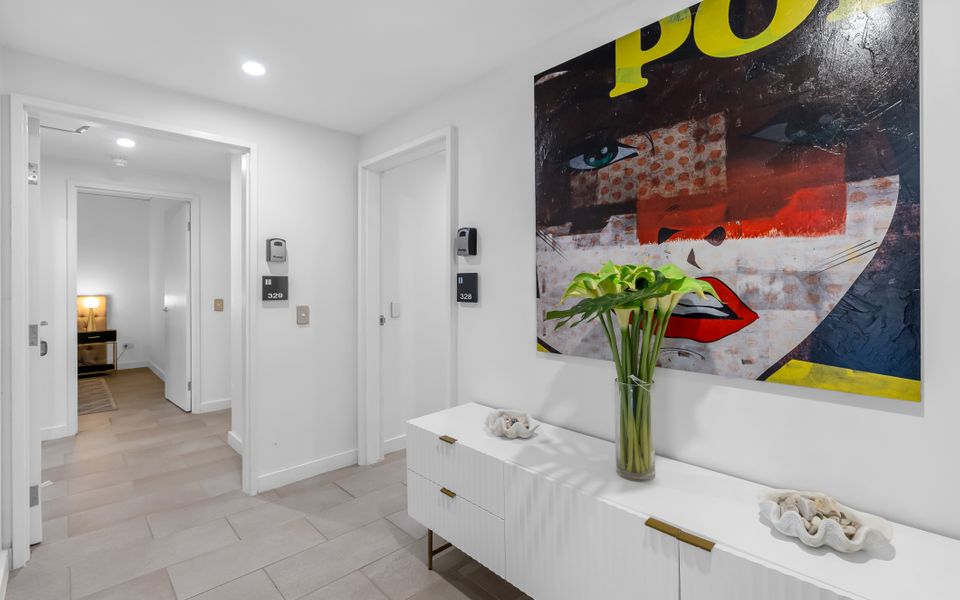 329 Contemporary apartment in Beachfront Resort Palm Cove