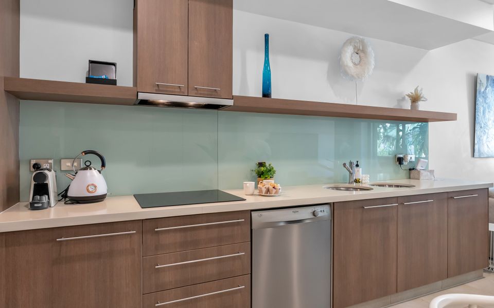 329 Contemporary apartment in Beachfront Resort Palm Cove