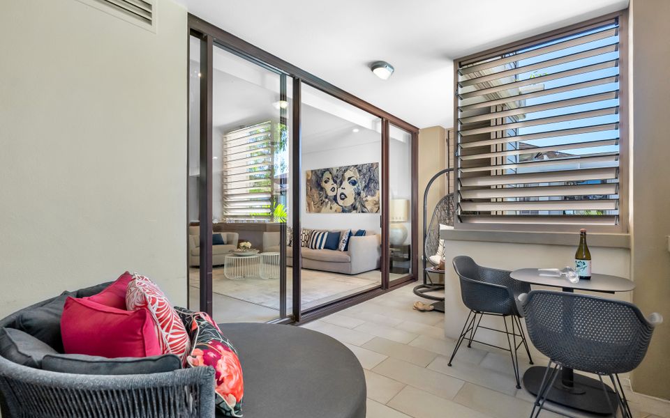 329 Contemporary apartment in Beachfront Resort Palm Cove