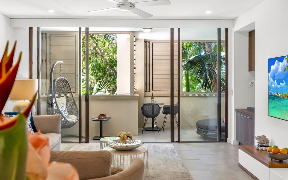 329 Contemporary apartment in Beachfront Resort Palm Cove