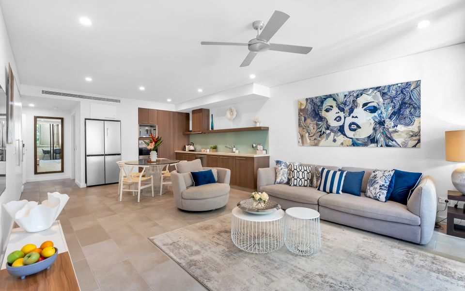 329 Contemporary apartment in Beachfront Resort Palm Cove