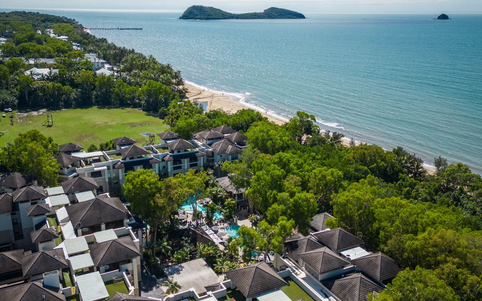 329 Contemporary apartment in Beachfront Resort Palm Cove