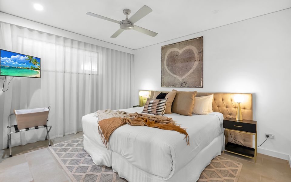 329 Contemporary apartment in Beachfront Resort Palm Cove