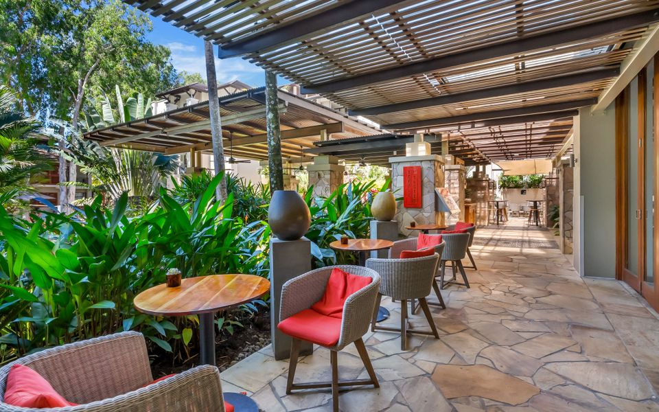 329 Contemporary apartment in Beachfront Resort Palm Cove