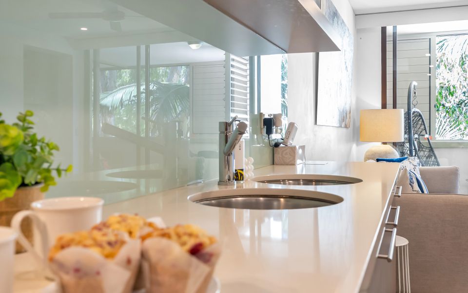 329 Contemporary apartment in Beachfront Resort Palm Cove