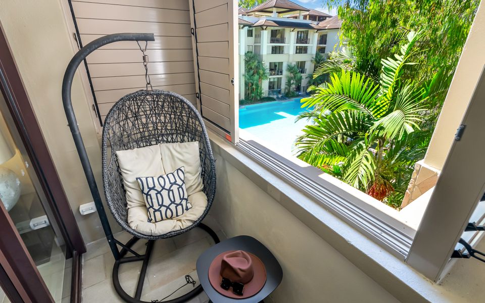 329 Contemporary apartment in Beachfront Resort Palm Cove