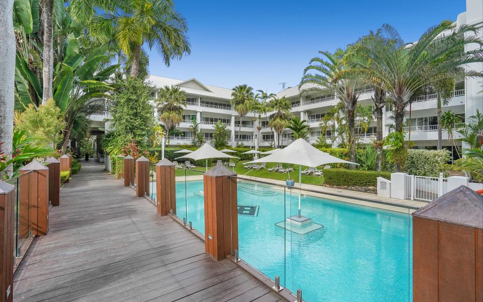 88 Alamanda Palm Cove Luxury Suite with Ocean Views