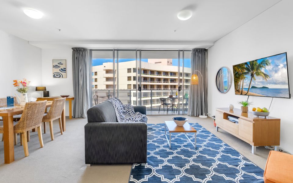 703 Harbour Lights Cairns Apartment with water views