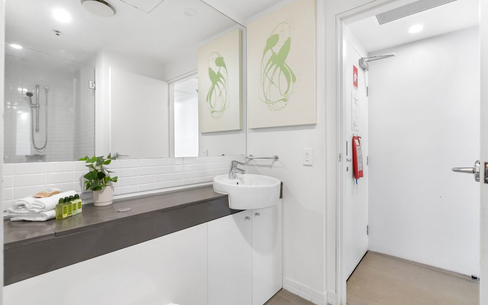 703 Harbour Lights Cairns Apartment with water views