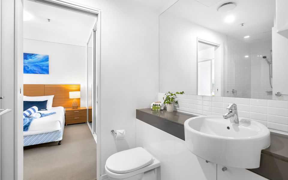 703 Harbour Lights Cairns Apartment with water views